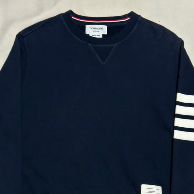 2 톰브라운 사선완장 네이비 맨투맨