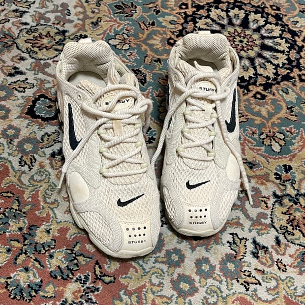 나이키 스투시 콜라보 에어 줌 스피리돈 케이지2 포실 베이지