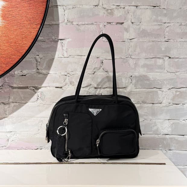 프라다 블랙 포코노 나일론 포켓 키링 숄더백