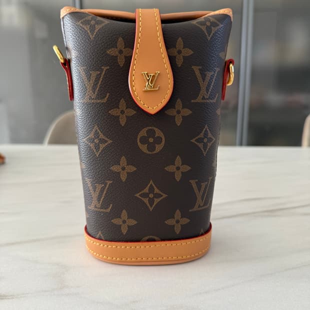 루이비통 폴드미파우치 새상품