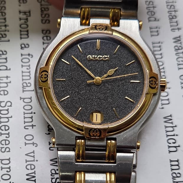 빈티지 구찌 클래식 9000M 스톤그레이 다이얼 콤비 쿼츠 남성용 브레이