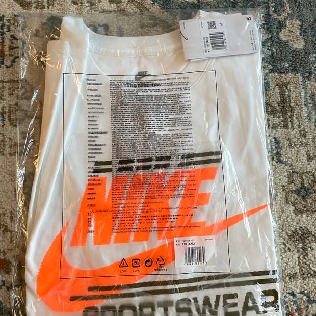 나이키 NSW 그래픽 반팔티 (새제품. XXL)