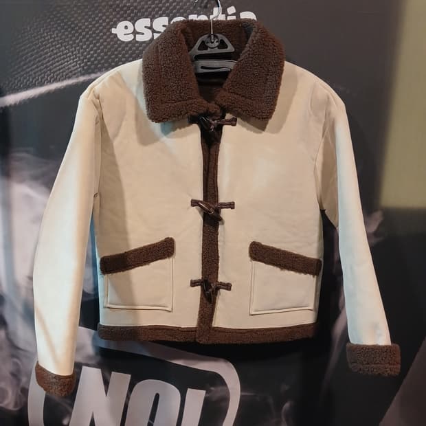 아이보리 숏 무스탕