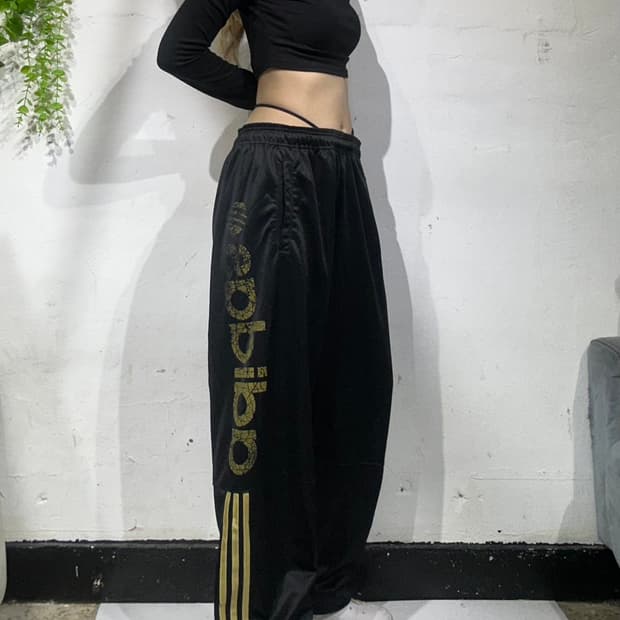 아디다스 블랙 골드 스펠아웃 삼선 와이드 팬츠 L