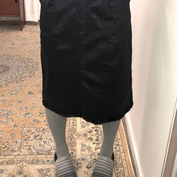 블랙 디테일 미디 스커트