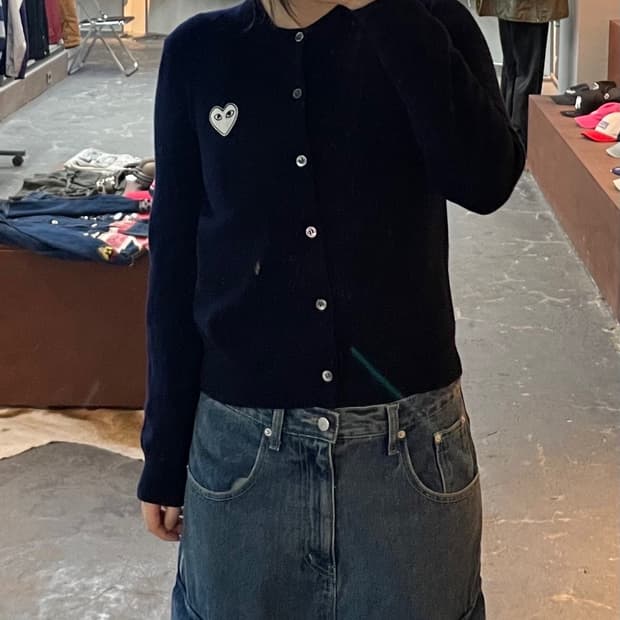 꼼데가르송 플레이 화이트 하트와펜 울 네이비 가디건 H1996