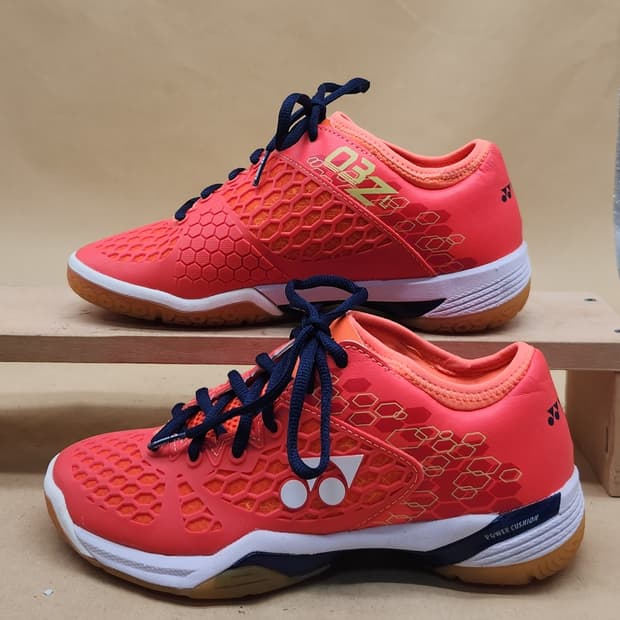 요넥스 배드민턴화 235