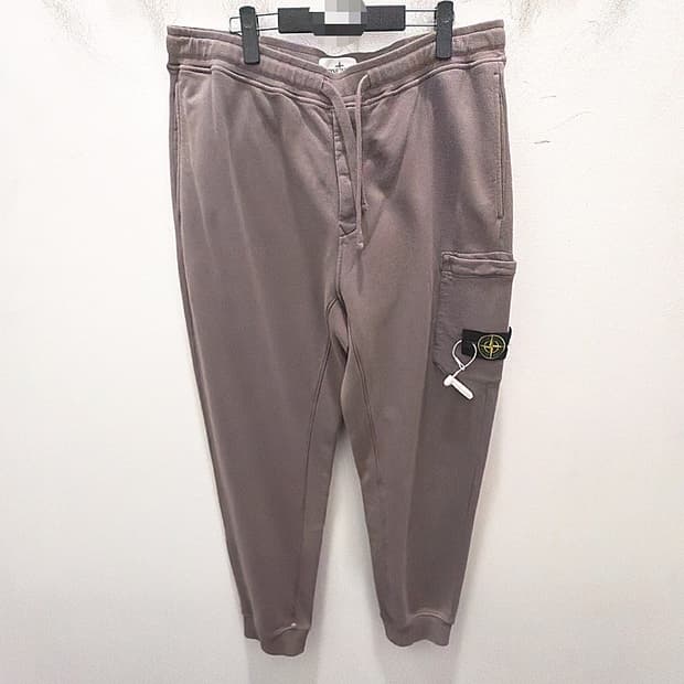 (정품/새상품) 스톤 아일랜드 남성 도브그레이 레귤러핏 카고 스웻팬츠