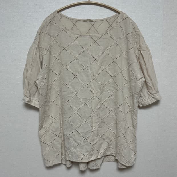 스튜디오 클립 펀칭 블라우스