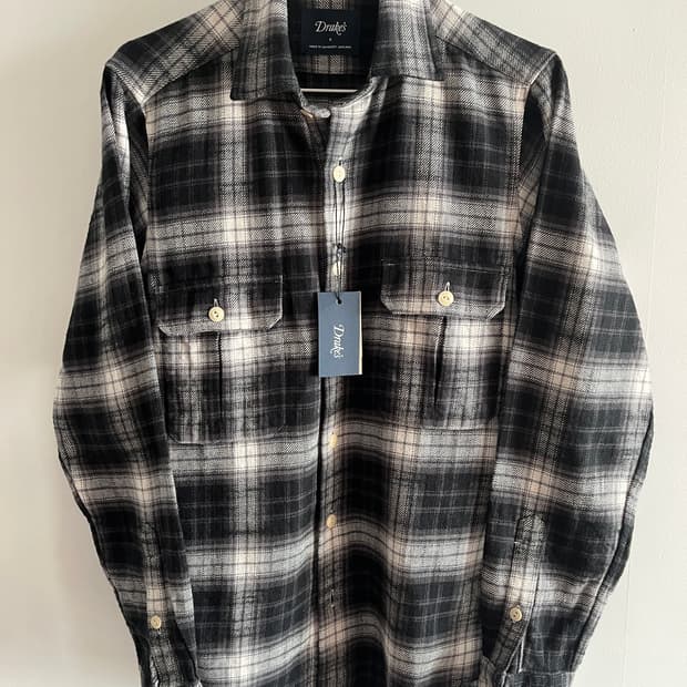 드레익스 블랙 체크 플란넬 워크 셔츠 S사이즈 판매합니다.