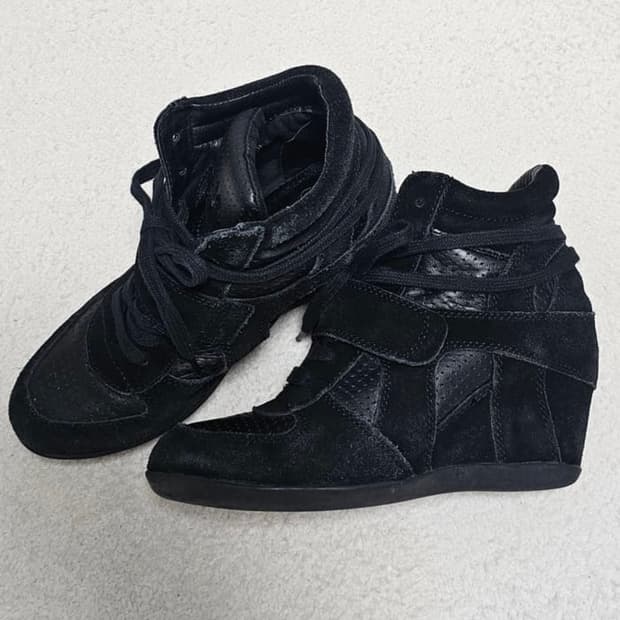 아쉬 보위 웨지힐스니커즈