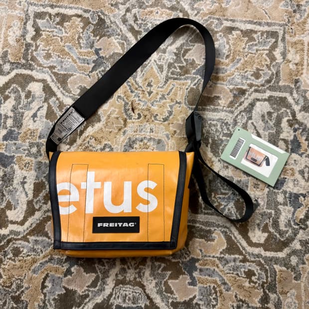 [프라이탁] F11 라씨 유광 옐로우 & 빅레터링 전사 (S급/민트택O)