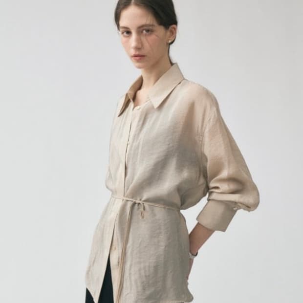 [새상품] 엘로주 드레이프 타이 블라우스