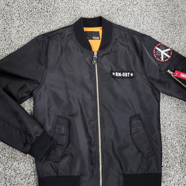 유니크한 패치 디테일! 블랙 MA-1 항공점퍼 -L