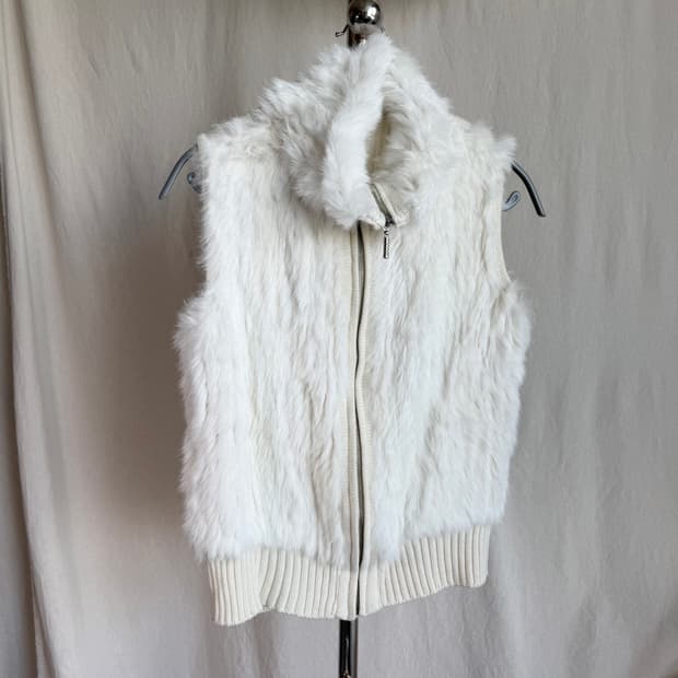 래빗 퍼 집업 베스트