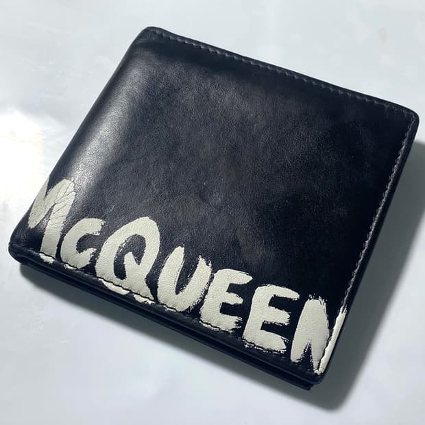 [정품] 알렉산더맥퀸 시그니처로고 그래피티 반지갑