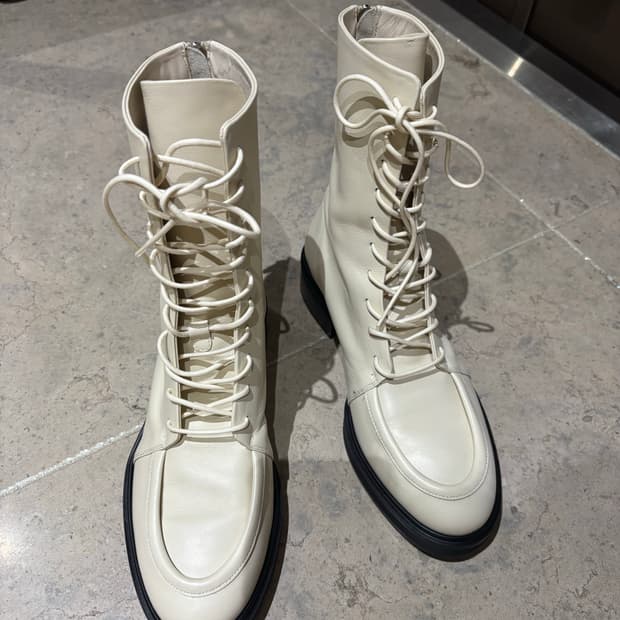 Aeyde 아이보리 레이스업 부츠 38