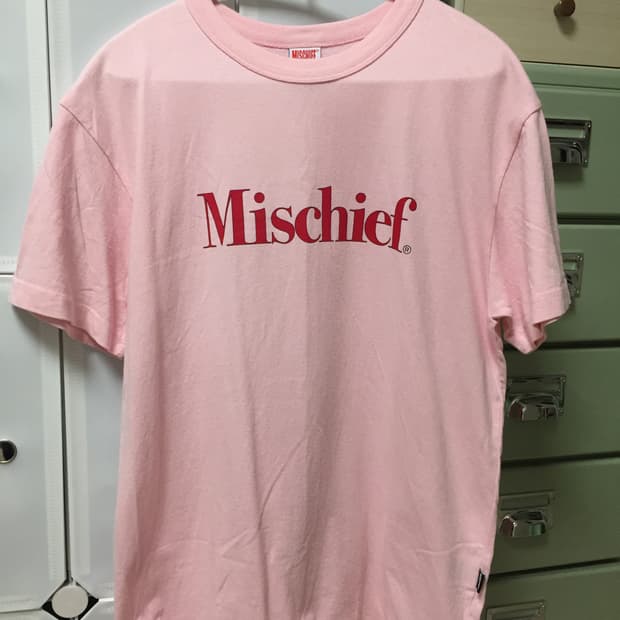 미스치프 세리프 반팔