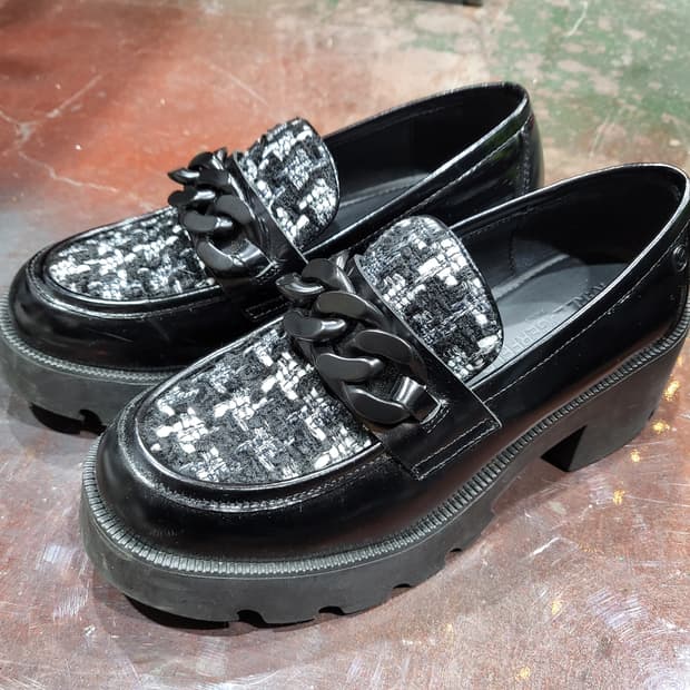 칼 라거펠트 블랙 트위드 체인 로퍼