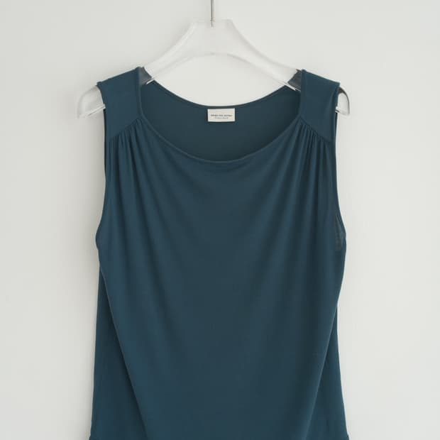 Shirring sleeveless