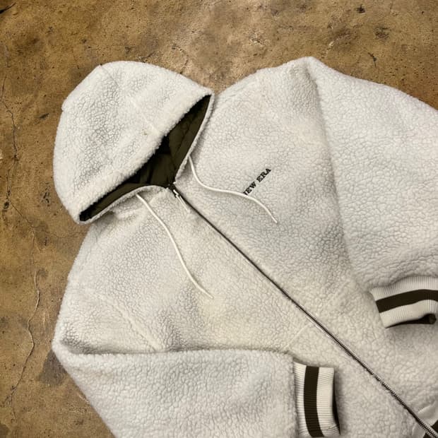 [정품/95] 뉴에라 화이트 뽀글이 카키 양면 후드집업 b19