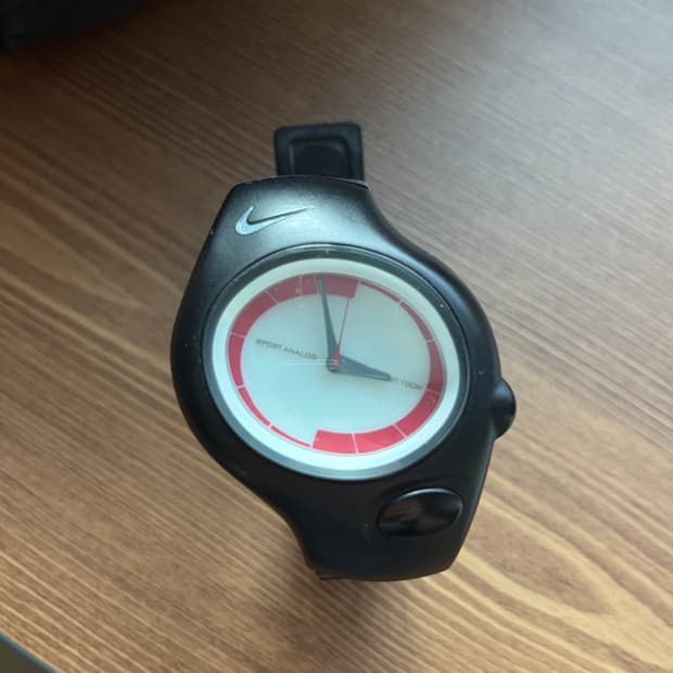 나이키 트라이엑스 시계