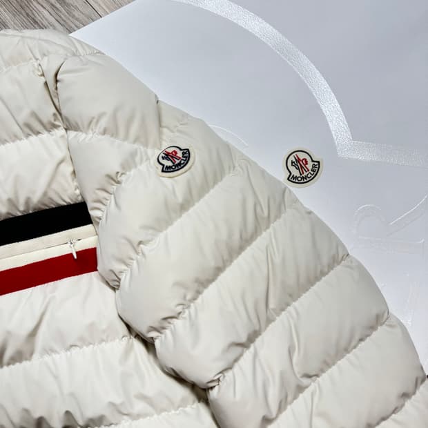 몽클레어 예레스 경량패딩