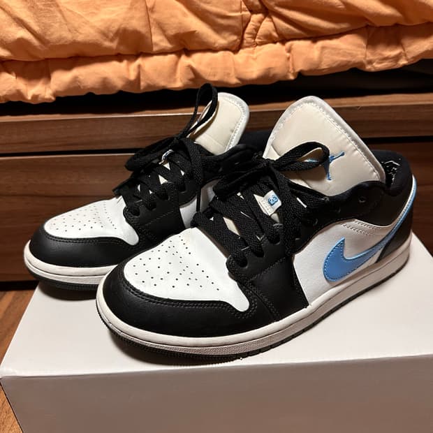 265) 에어 조던 1 로우 블랙 유니버시티 블루 (W)