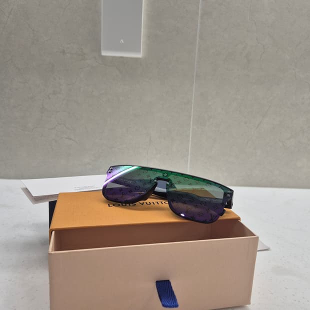 루이비통 와이메아 오로라 한정판