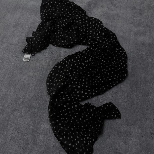 Vintage minial grunge mood dot muffler