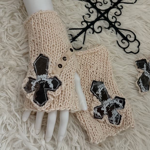 • hurtmade Cross Patch Hand Warmer