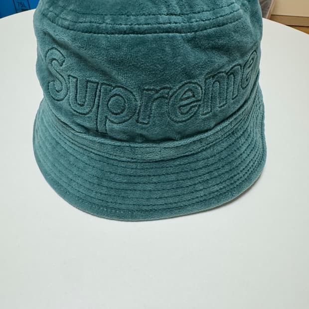 슈프림 x 라코스테 그린 버킷햇 미친 가격에 판매합니다!