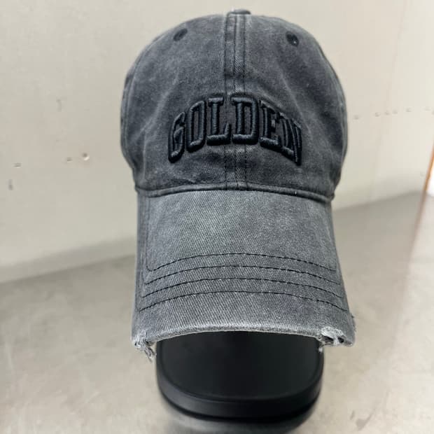 GOLDEN GOOSE