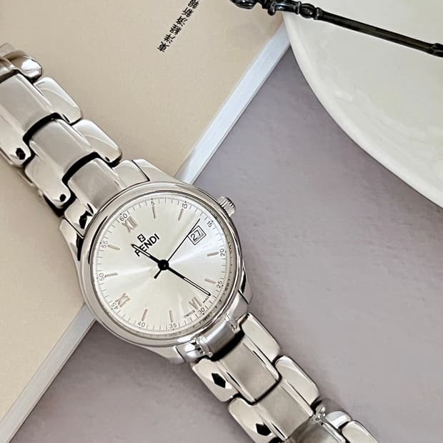 FENDI 실버 라운드 다이얼 펜디 남성 시계