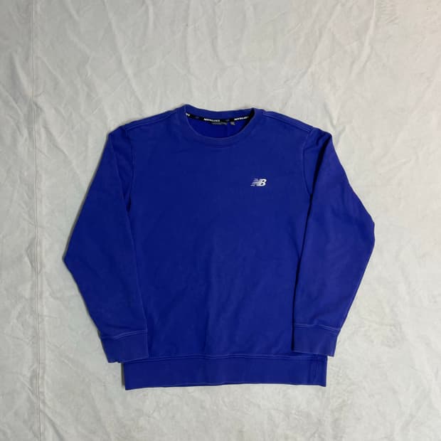 뉴발란스 맨투맨 