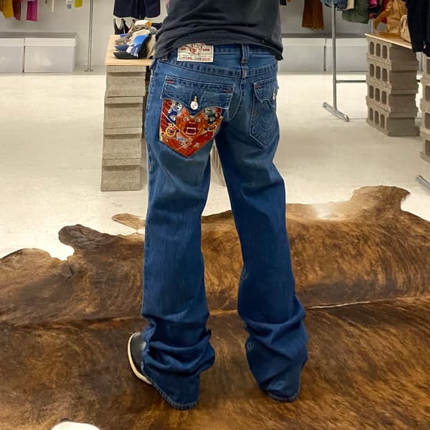 TRUE RELIGION flare denim pants자수 플레어 데님