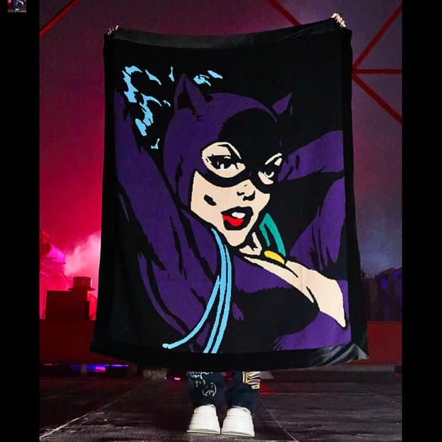 새제품 DollsKill X DC 캣우먼 담요 벽걸이 대형 러그 인테리어