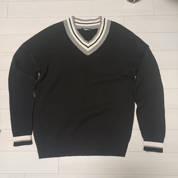 [M] 드로우핏 울 80% 브이넥 배색 니트 (블랙)