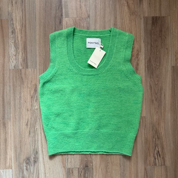 포니테일 쇼퍼 니트 베스트