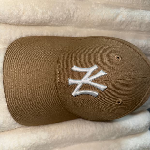 뉴에라 9Forty 베이지 캡 