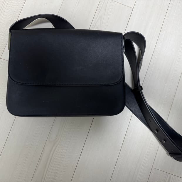 남성 가죽 크로스백 블랙