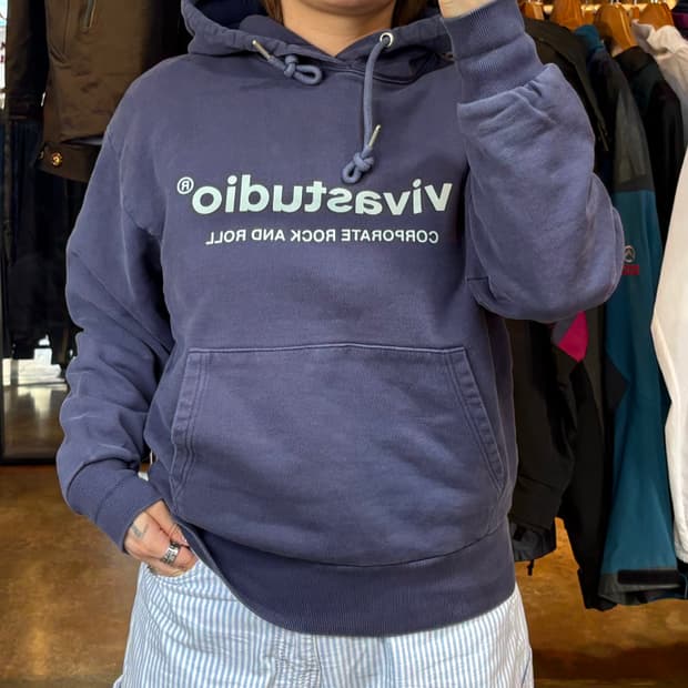 비바스튜디오 로고 후드