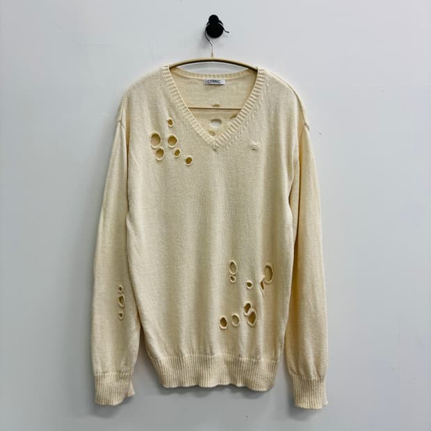 세릭 CERRIC 펀칭 데미지 브이넥 니트