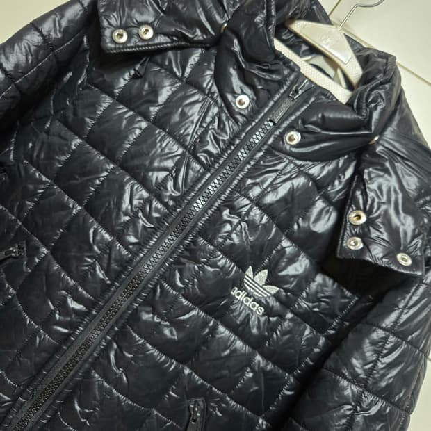 아디다스 여성 블랙 퀼팅 패딩