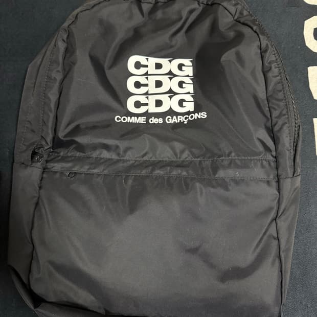 꼼데가르송 CDG 로고 나일론 백팩 정품 판매합니다