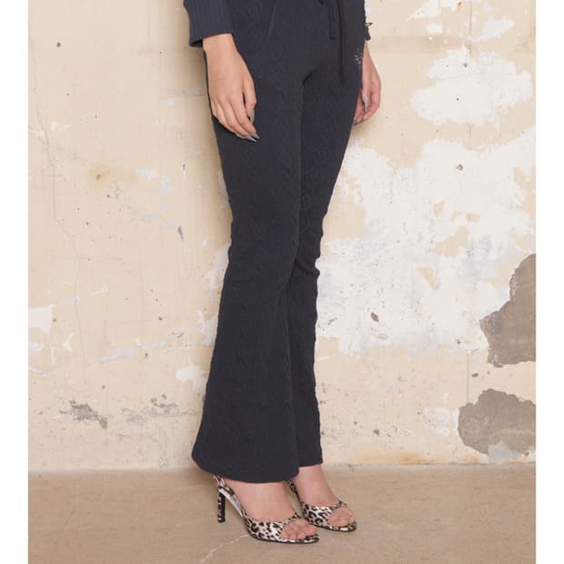 공홈품절) 힐다 텍스쳐드 네이비 팬츠