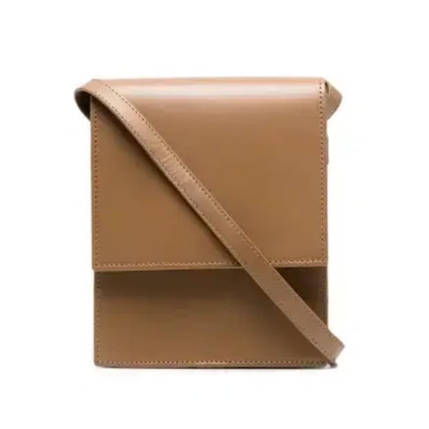 르메르 사첼백 카멜 컬러 