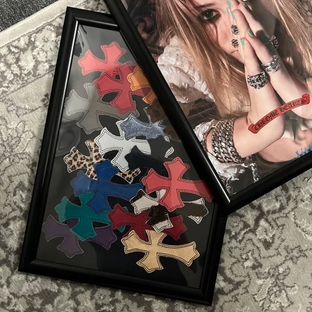 PRINTED POSTER IN FRAME