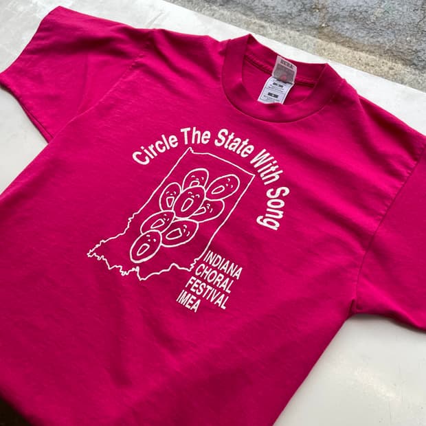 90’s USA Vintage T-shirt (Magenta color)