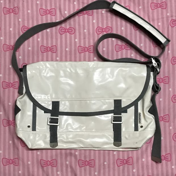 요시다포터 pvc 타포린 메신저백 화이트